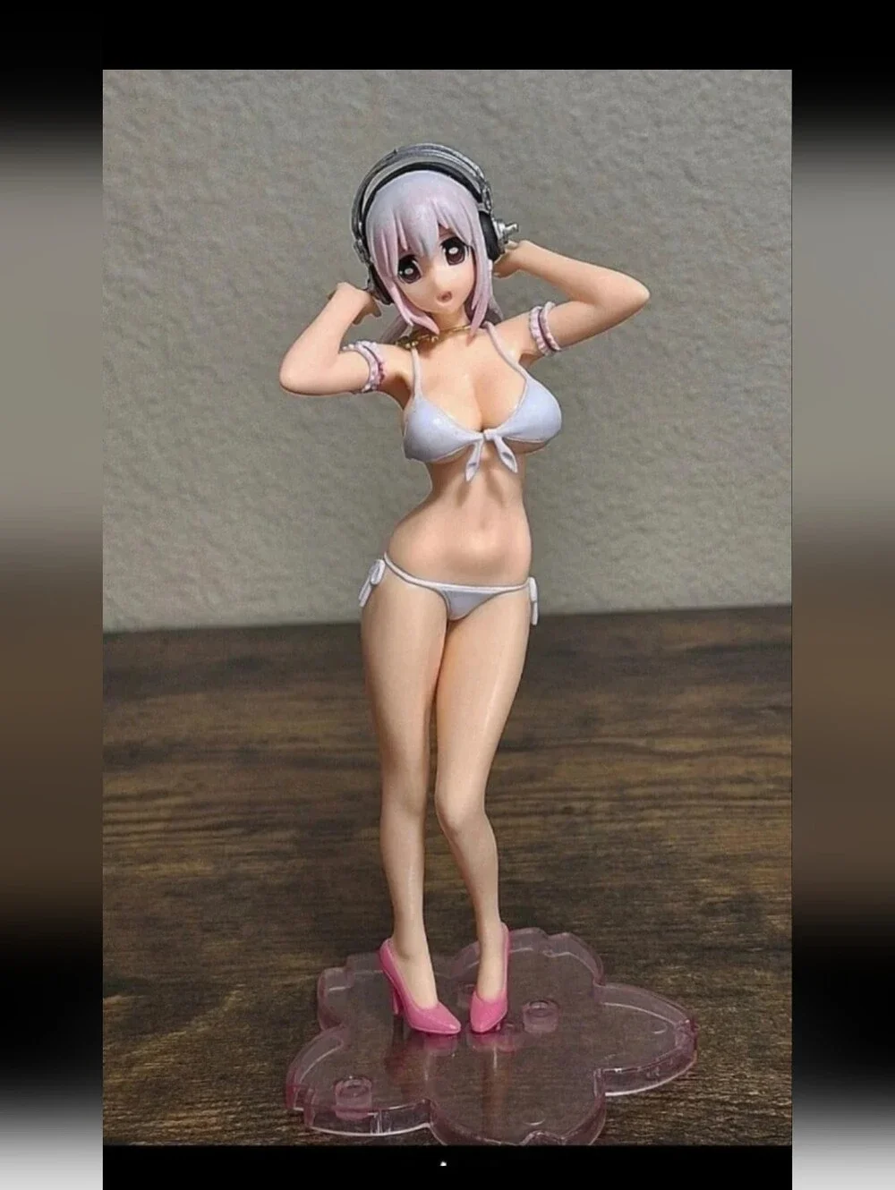 Sexy Anime Babe Wearing Bikini & Headphones Figure/Figurine.
